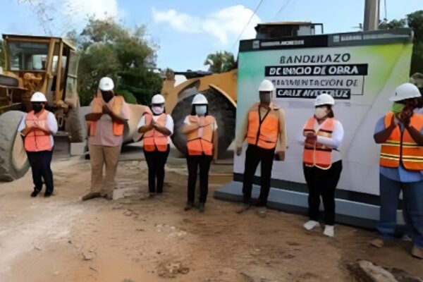 Blanca Merari da el banderazo de inicio de la pavimentación de calles en Leona Vicario