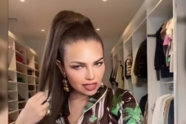 “¡Impactante! Thalía Sorprende a Todos al Perder su Cabellera en Plena Grabación de TikTok [Video]. ¿Qué Pasó Realmente?”