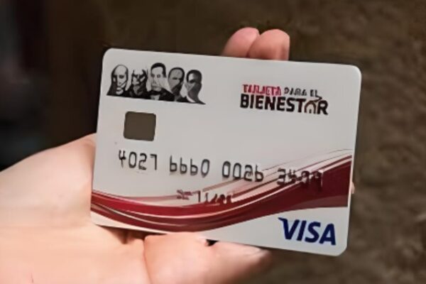 Adultos mayores de Benito Juárez reciben su tarjeta de bienestar