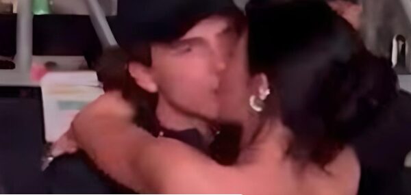 El video del beso de Timothée Chalamet y Kylie Jenner que confirma que son novios