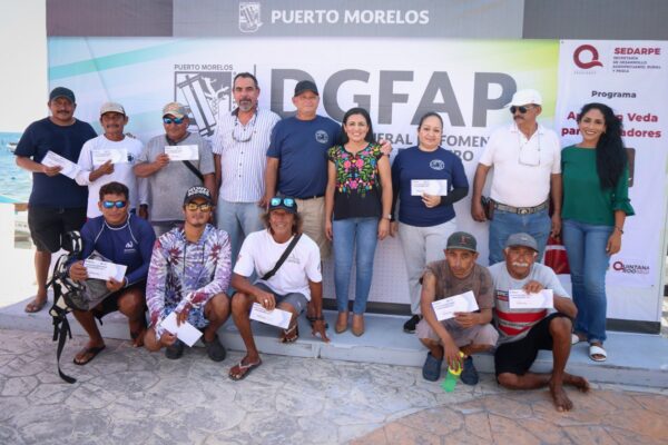 Entregan recursos a pescadores de Puerto Morelos ante impacto por temporada de veda