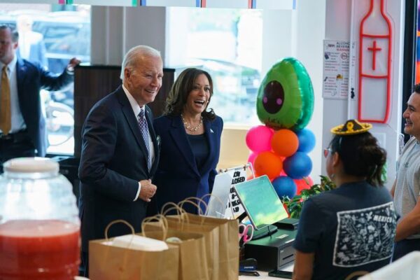 Biden y Harris conmemoran el 5 de Mayo en una taquería de Washington