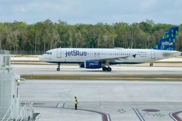 Aterriza el primer vuelo de Jet Blue en el Aeropuerto Internacional de Tulum