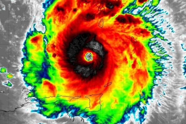 Beryl Toca Tierra en Isla Carriacou Como Categoría 4 y Se Debilitará al Acercarse a México