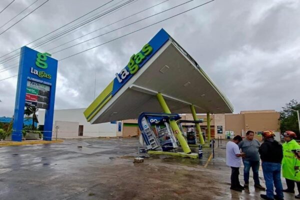 Cierran temporalmente gasolinera en Puerto Aventuras por incidente con estructura