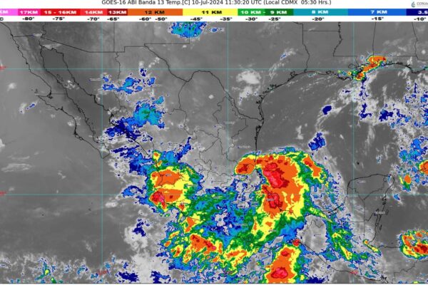 LA ONDA TROPICAL 8 AVANZARÁ SOBRE MÉXICO