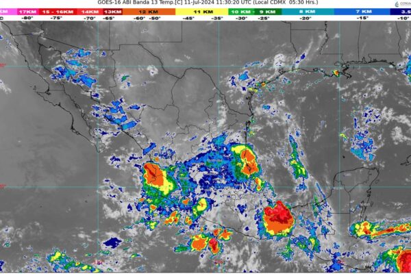 Dos ondas tropicales, 8 y 9, afectan a México