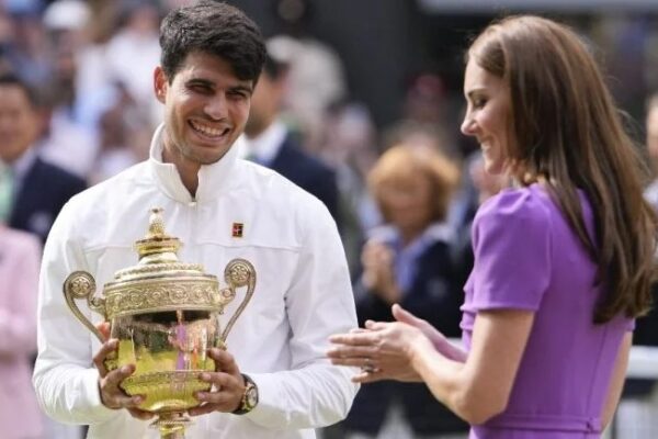 Alcaraz vence a Djokovic en Wimbledon para conseguir su cuarto título de Grand Slam