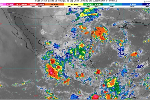 La onda tropical 20 continúa su desplazamiento sobre México