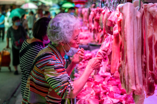 Nuevo estudio corrobora el origen del COVID-19 en un mercado chino de pescado