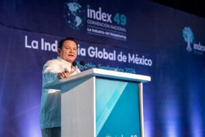 Huacho Díaz Mena presenta el Plan Renacimiento Maya en Convención Nacional de la Industria Maquiladora