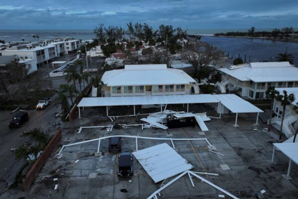 El huracán ‘Milton’ deja sin electricidad a más de tres millones de personas y al menos cuatro muertos.