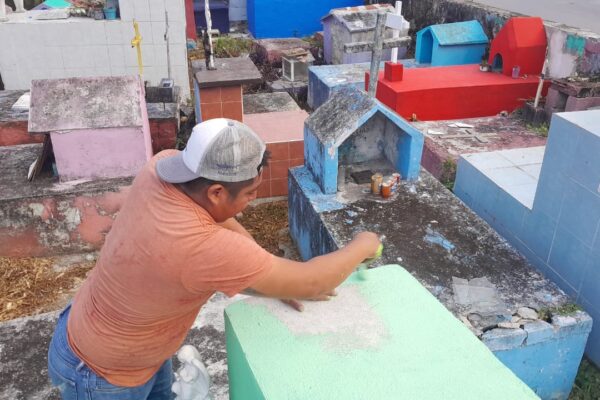 Los panteones de Puerto Morelos y Leona Vicario, prácticamente listos para los días de muertos