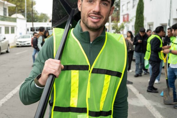 Pepe Couttolenc aboga por la innovación en el manejo de plásticos para un futuro sostenible