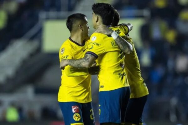 Jugadores del América se echan unos de birria y causan furor