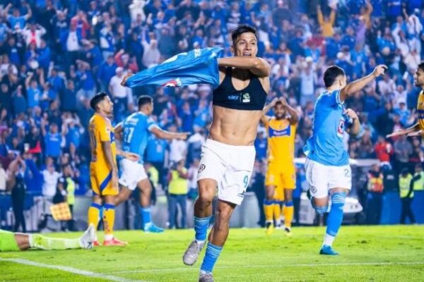 Cruz Azul empata 1-1 contra Tigres y logra 42 puntos en el Apertura 2024