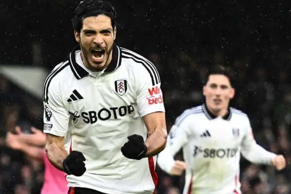 Raúl Jiménez rescata al Fulham e impone récord de goles