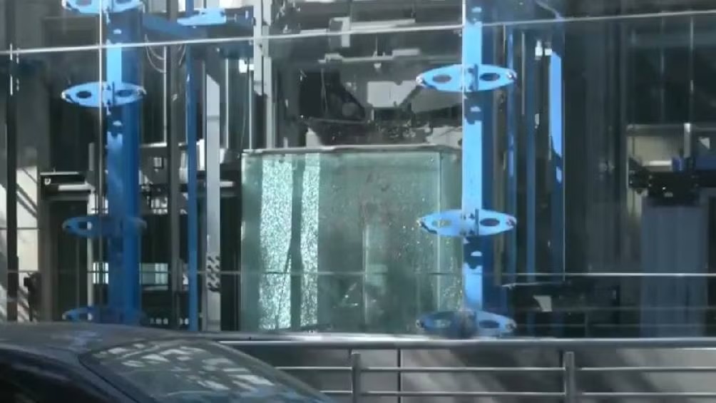 Trabajador muere tras desplome de elevador desde el piso 12