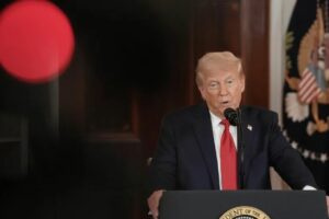Donald Trump afirma que no quiere que China sufra por los aranceles que le impuso