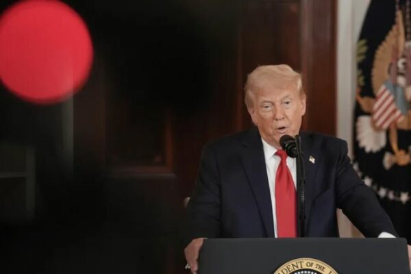 Donald Trump afirma que no quiere que China sufra por los aranceles que le impuso