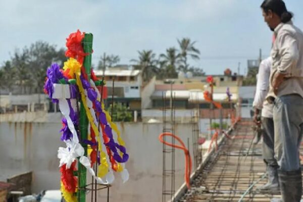 Día del Albañil 2025; La razón por la que ponen una cruz en las obras de construcción