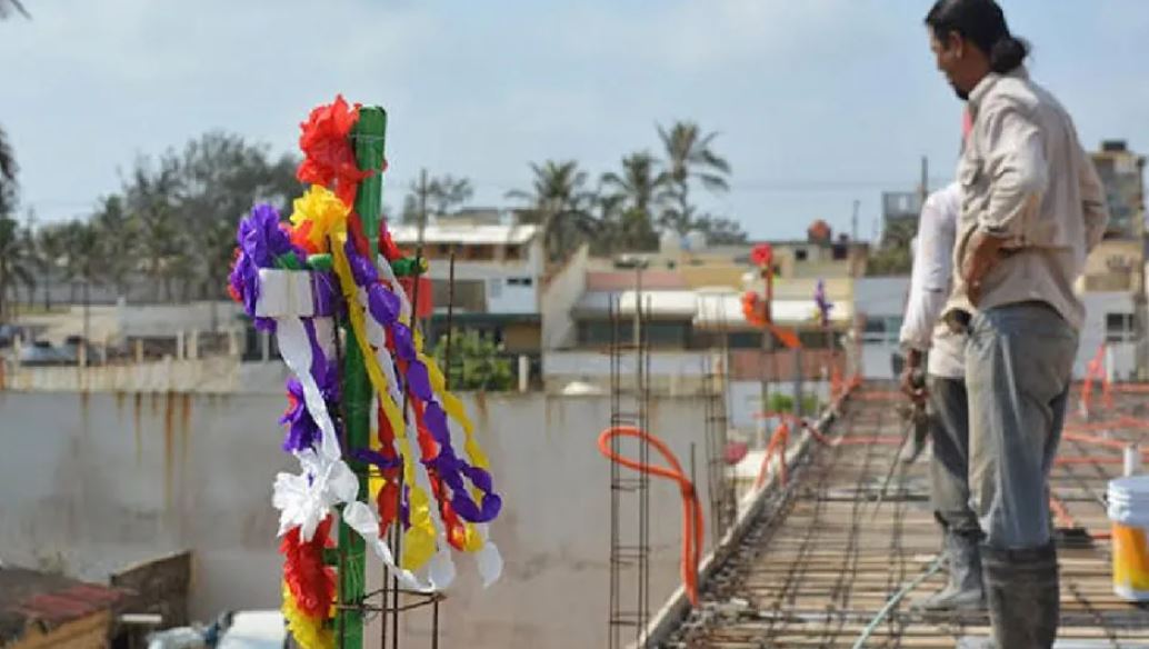 Día del Albañil 2025; La razón por la que ponen una cruz en las obras de construcción
