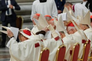 Cardenales ultiman sus reuniones antes del cónclave