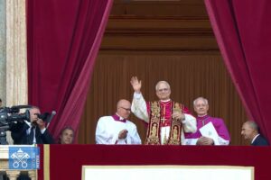 Histórico giro en el Vaticano: Robert Prevost es elegido Papa León XIV