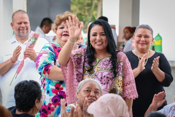 Encabeza Blanca Merari en Leona Vicario animmado festejo por el Día de Las Madres