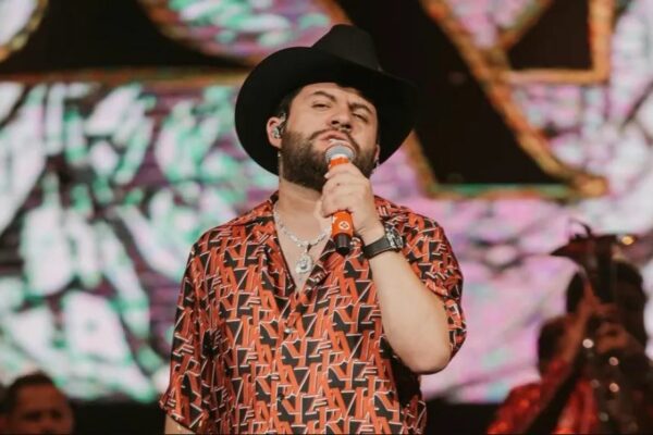 Luis R. Conriquez se presenta en Fiestas de Mayo 2025 en Pénjamo; asistentes corean corridos