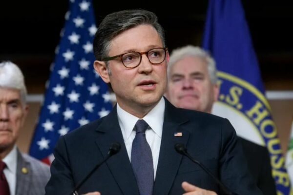 Republicanos buscan cobrar 5% de impuesto a remesas en Estados Unidos