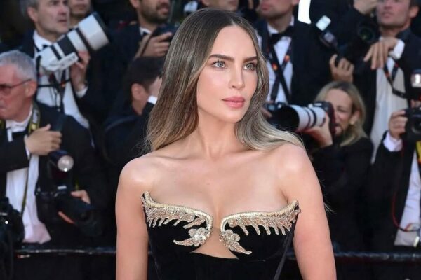 ¡Espectacular! Belinda desfila por primera vez en la alfombra roja del Festival de Cannes