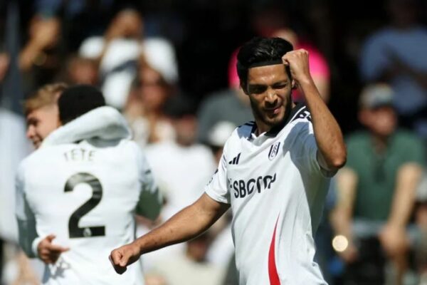 Fulham extiende contrato de Raúl Jiménez tras una de sus mejores temporadas en Premier League