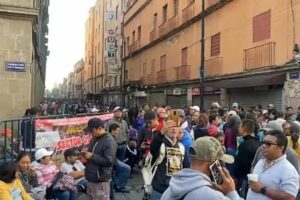 CNTE impide paso de trabajadores y prensa a Mañanera de Sheinbaum