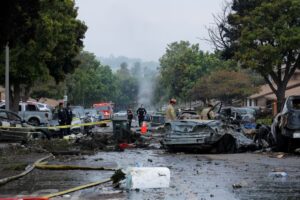 Se estrelló un avión pequeño en un vecindario de San Diego