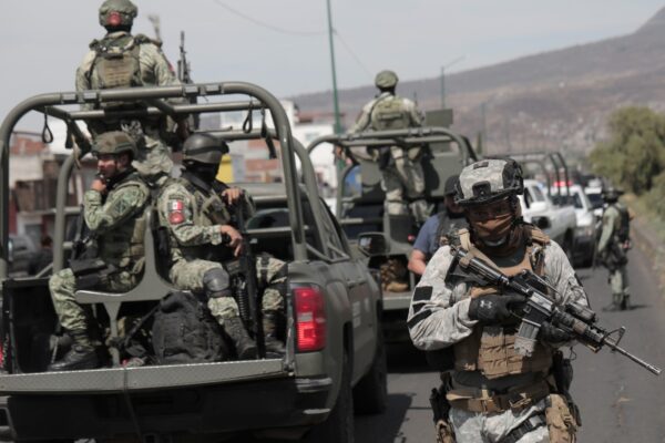 Ejército detiene a 17 presuntos sicarios por explosión de mina en michoacán