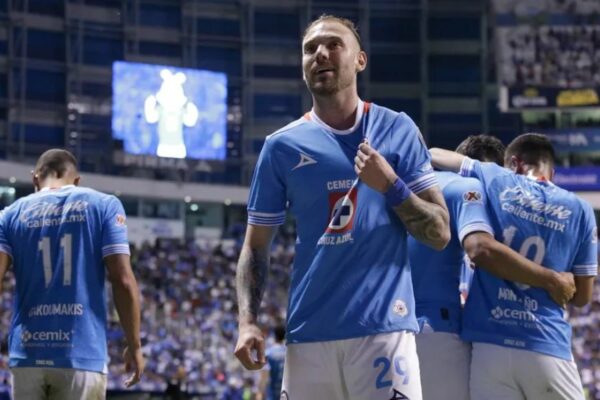 Rodolfo Rotondi niega interés en salir de Cruz Azul y desea levantar un título para enmendar sus errores