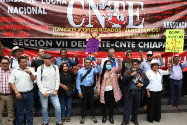 Peticiones de la Coordinadora Nacional de Trabajadores de la Educación costarían casi mil pesos por mexicano