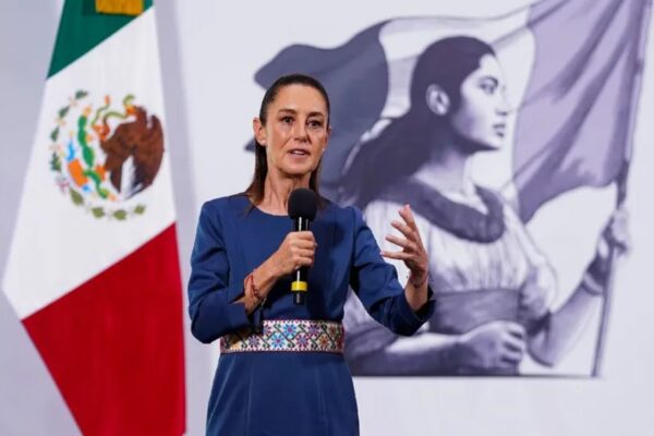Sheinbaum ofrece a CNTE reducir edad de jubilación