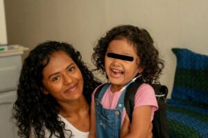 Gobierno de Trump otorga permiso humanitario a niña mexicana con enfermedad crítica