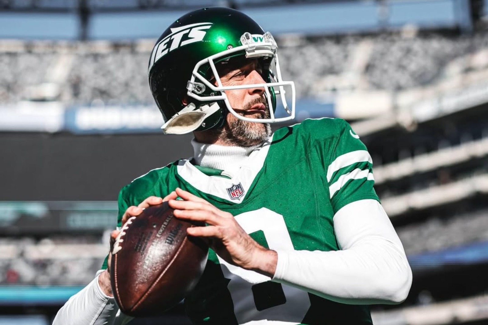 Steelers firman al quarterback Aaron Rodgers por un año