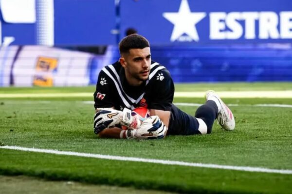 Joan García salda las deudas del Espanyol por fichaje con el Barcelona