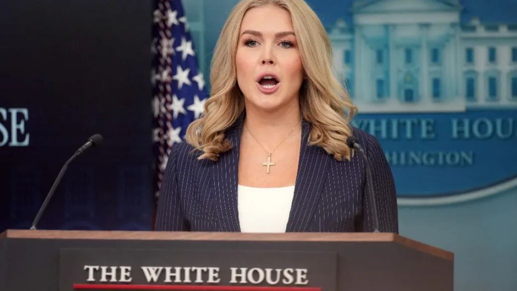 Karoline Leavitt vocera de la Casa Blanca califico como “estúpi**” la pregunta sobre apoyo de Trump a marchas pacíficas