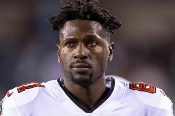 Antonio Brown, exjugador de la NFL, habría huido de Estados Unidos tras ser acusado de intento de homicidio