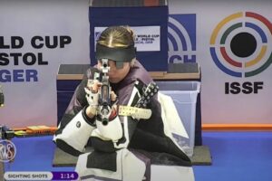 Coahuilense logra récord nacional y clasifica a final en tiro con rifle en Alemania