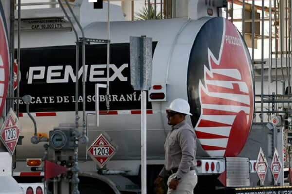 Empresas de servicios advierten posible paro petrolero en julio por falta de pago de Pemex