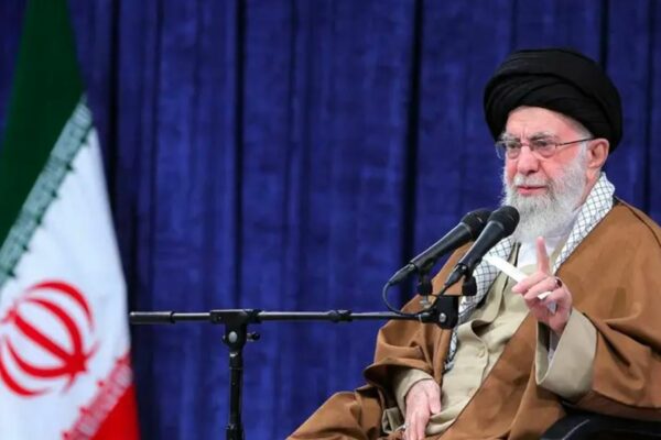 No habrá clemencia con Israel: ayatolá Jamenei; también lanza advertencia a Estados Unidos