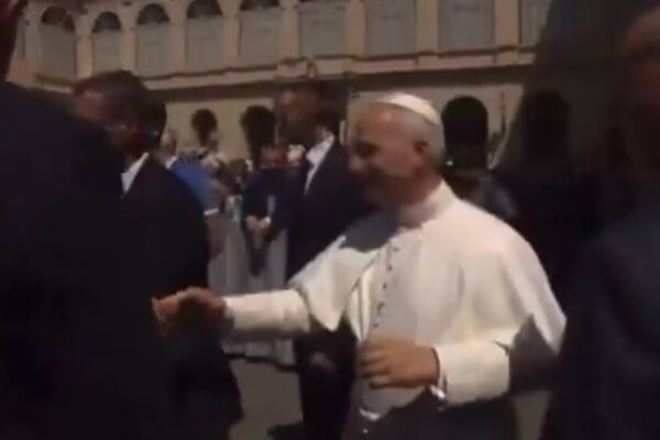 Agreden al Papa León XIV