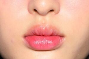 El labial viral, imposible de conseguir, que actúa como un relleno de labios instantáneo