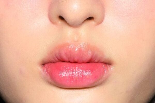 El labial viral, imposible de conseguir, que actúa como un relleno de labios instantáneo